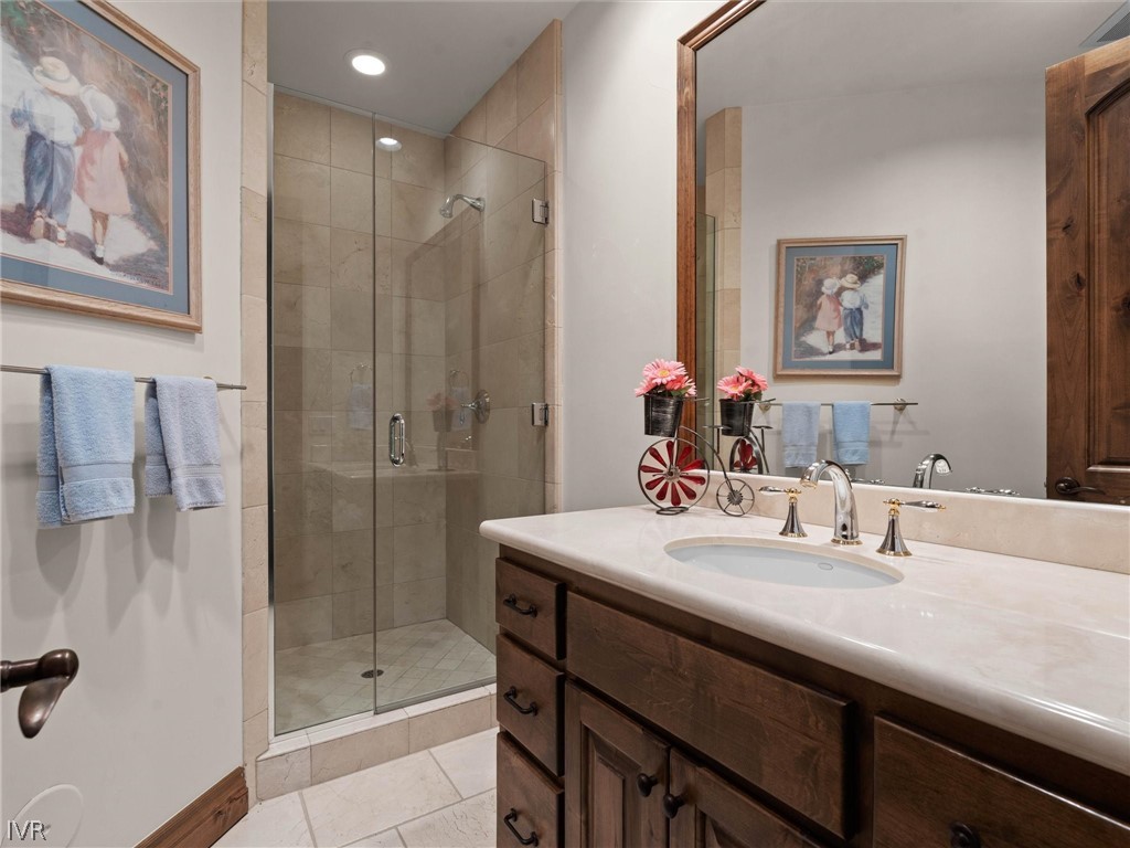 255 Glen Way Property Photo 10