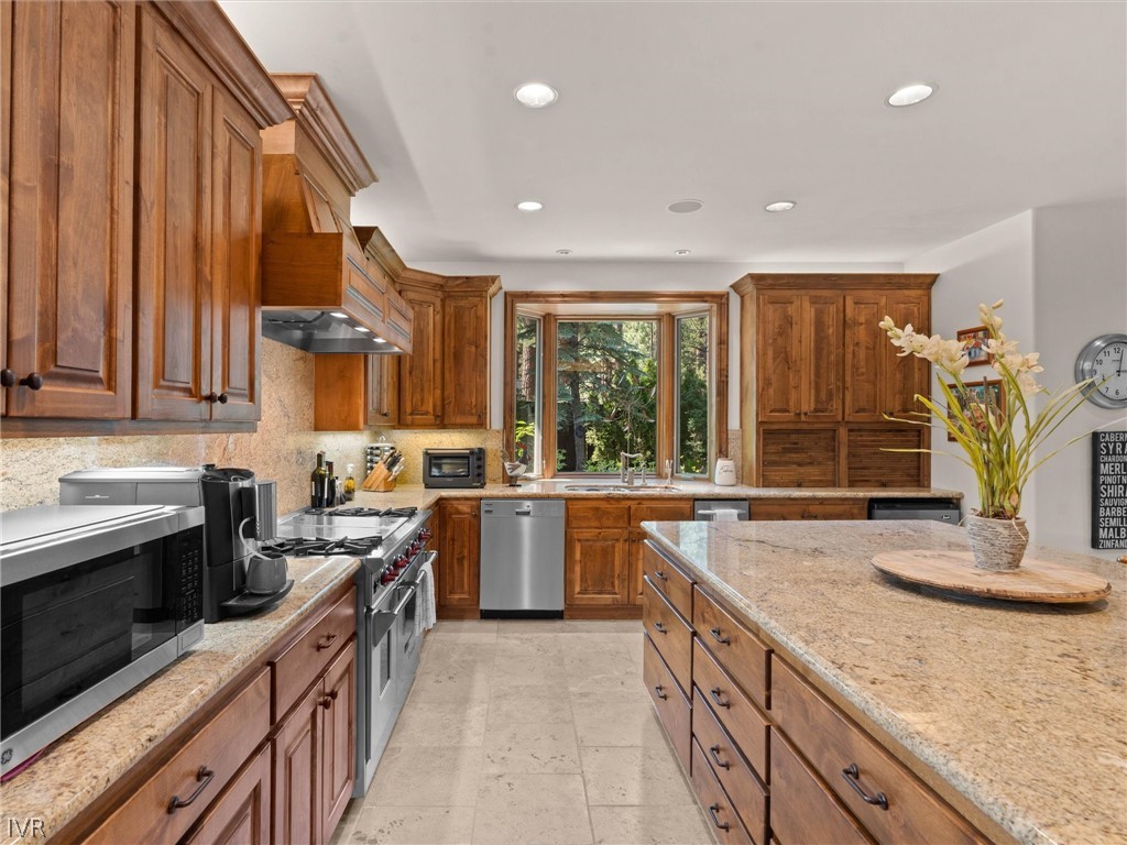 255 Glen Way Property Photo 15