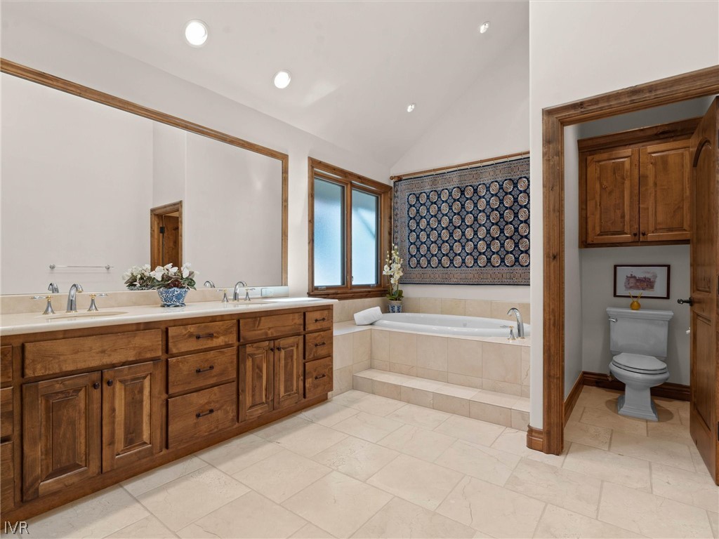 255 Glen Way Property Photo 32