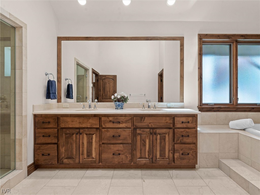 255 Glen Way Property Photo 33