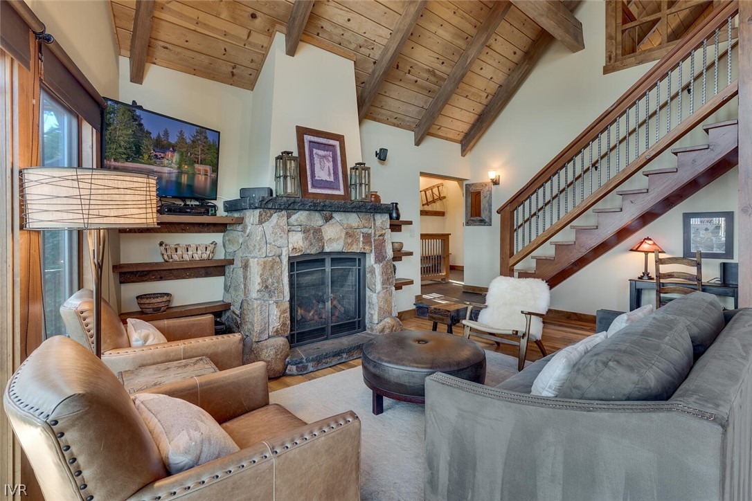 945 Skyline Drive Property Photo 4