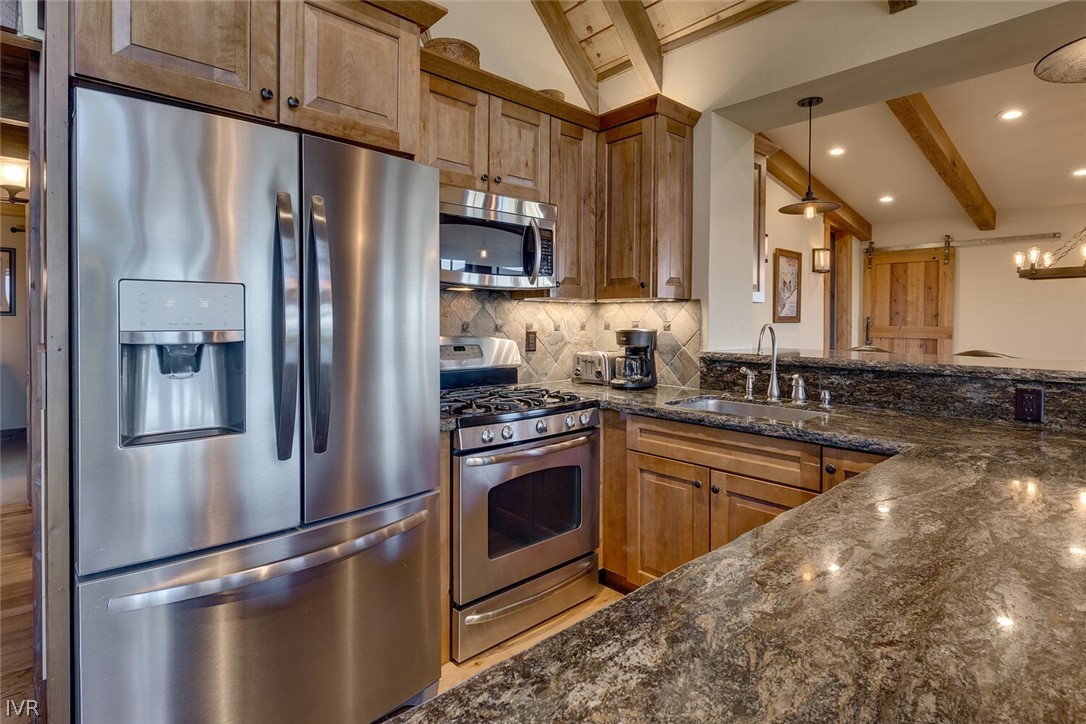 945 Skyline Drive Property Photo 6