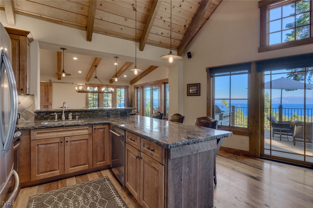 945 Skyline Drive Property Photo 7