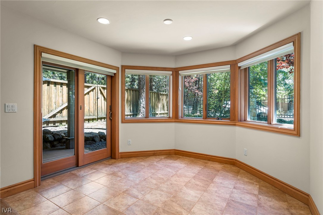 896 Lakeshore Boulevard Property Photo 37