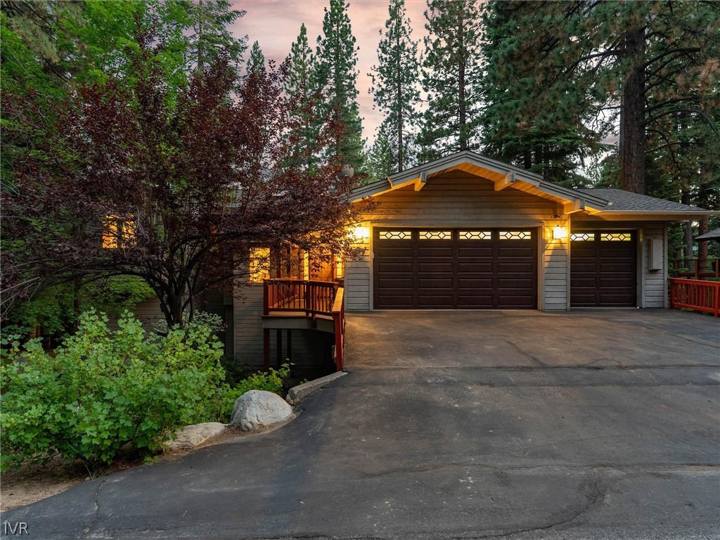 577 Silvertip Drive Property Photo 2