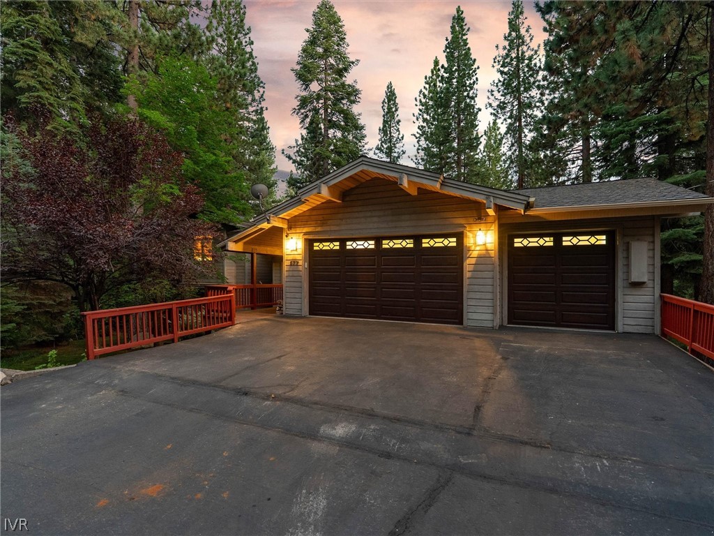 577 Silvertip Drive Property Photo 3
