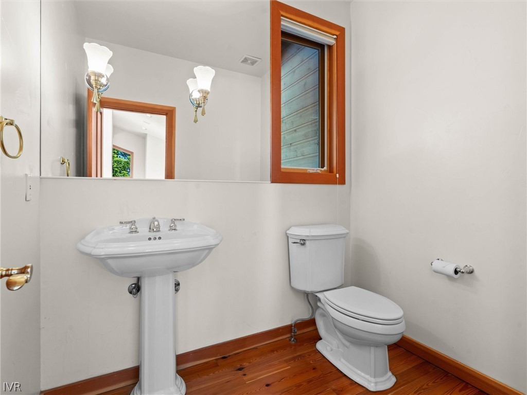 577 Silvertip Drive Property Photo 23