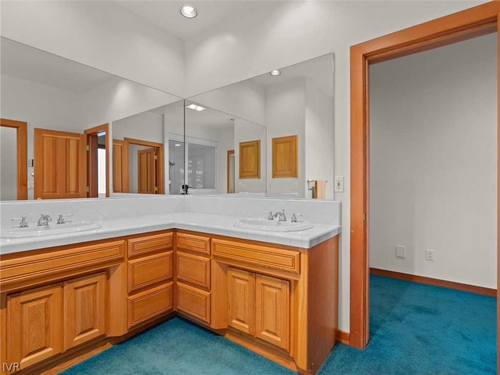 577 Silvertip Drive Property Photo 27