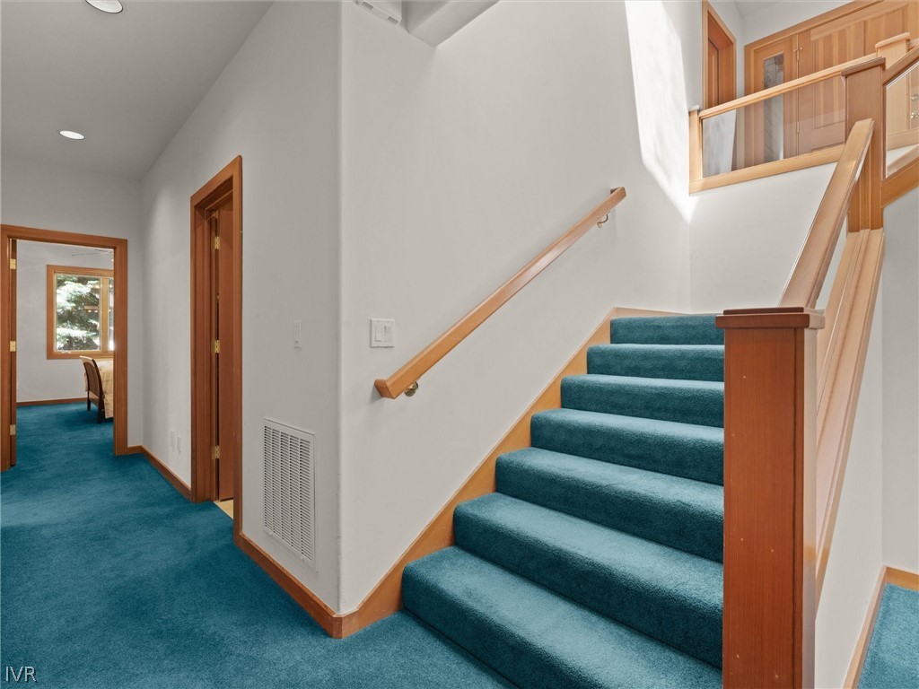 577 Silvertip Drive Property Photo 34