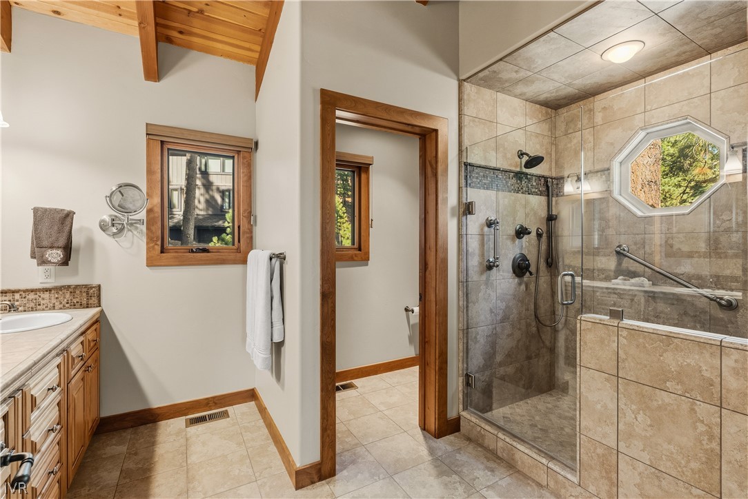 834 Tyner Way Property Photo 16