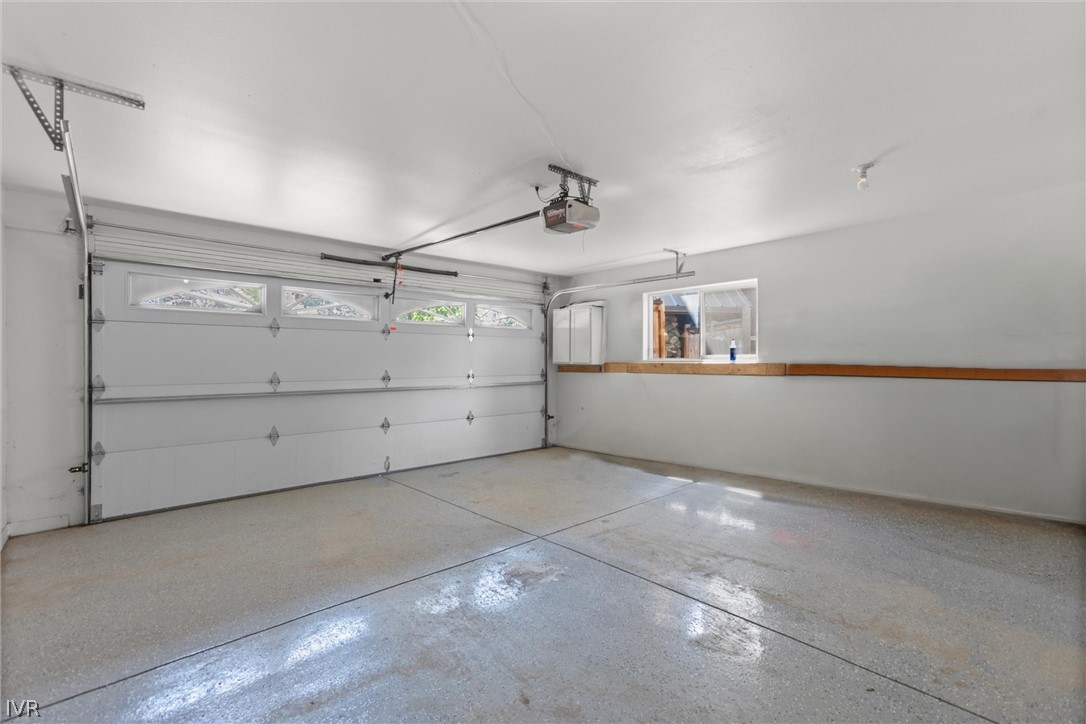 375 Alder Court Property Photo 6
