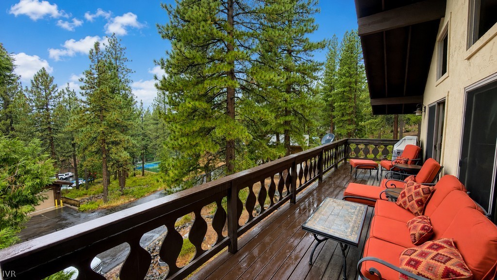 1050 Lucerne Way Property Photo 3