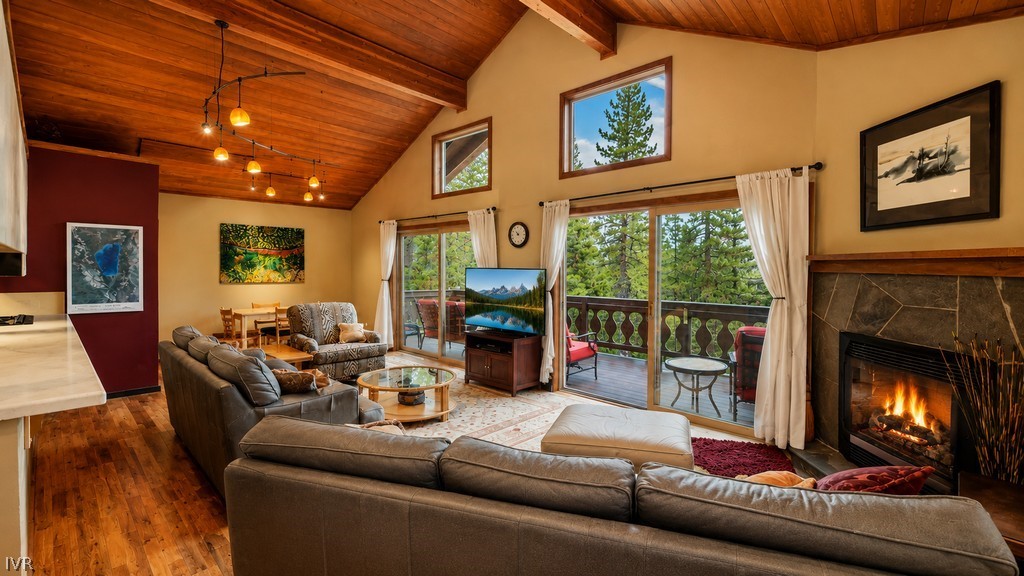 1050 Lucerne Way Property Photo 4