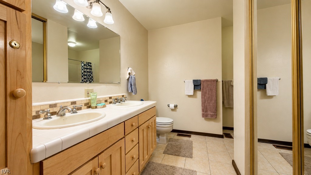 1050 Lucerne Way Property Photo 24