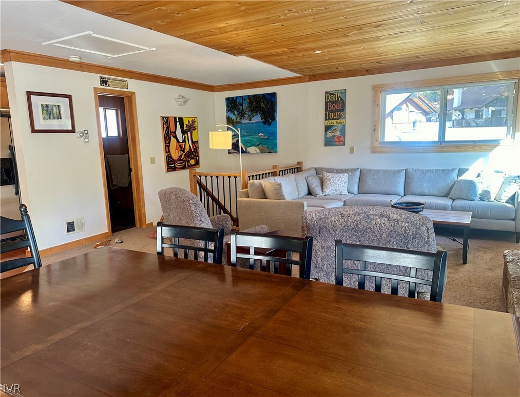 1349 Zurich Property Photo 7