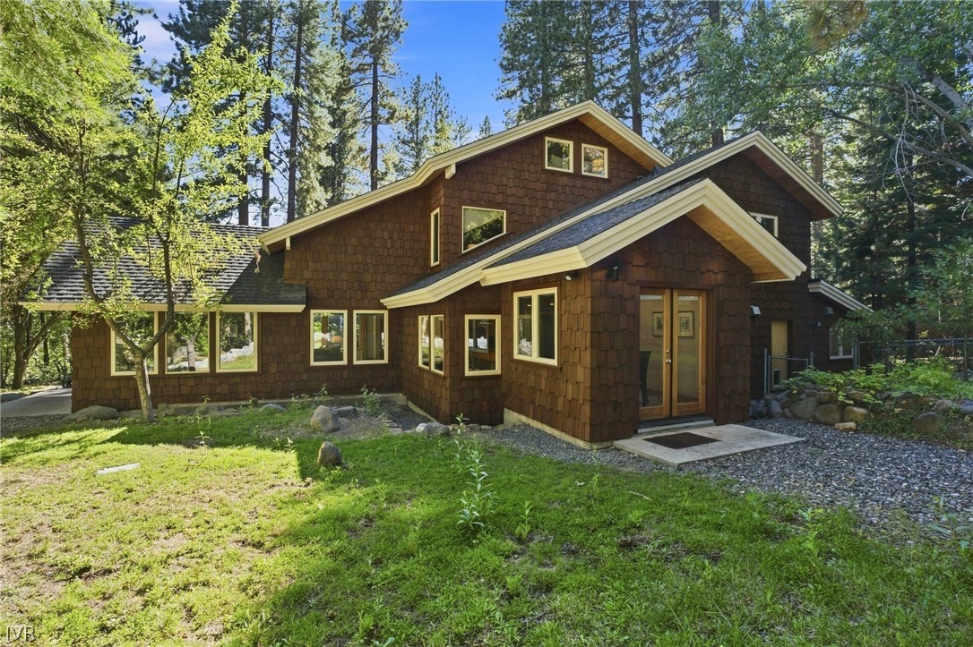 854 Lakeshore Boulevard Property Photo 3