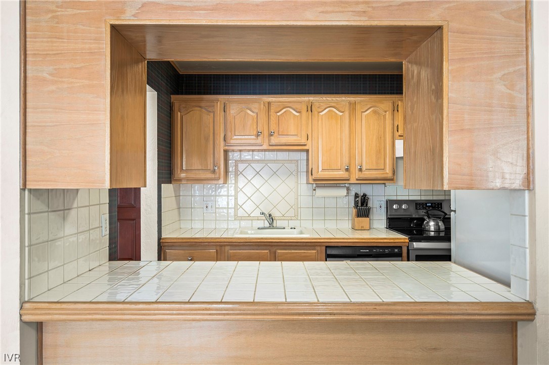 861 Southwood Boulevard 8 Property Photo 8