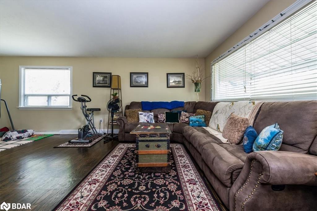 54 Henry Street Property Photo 4