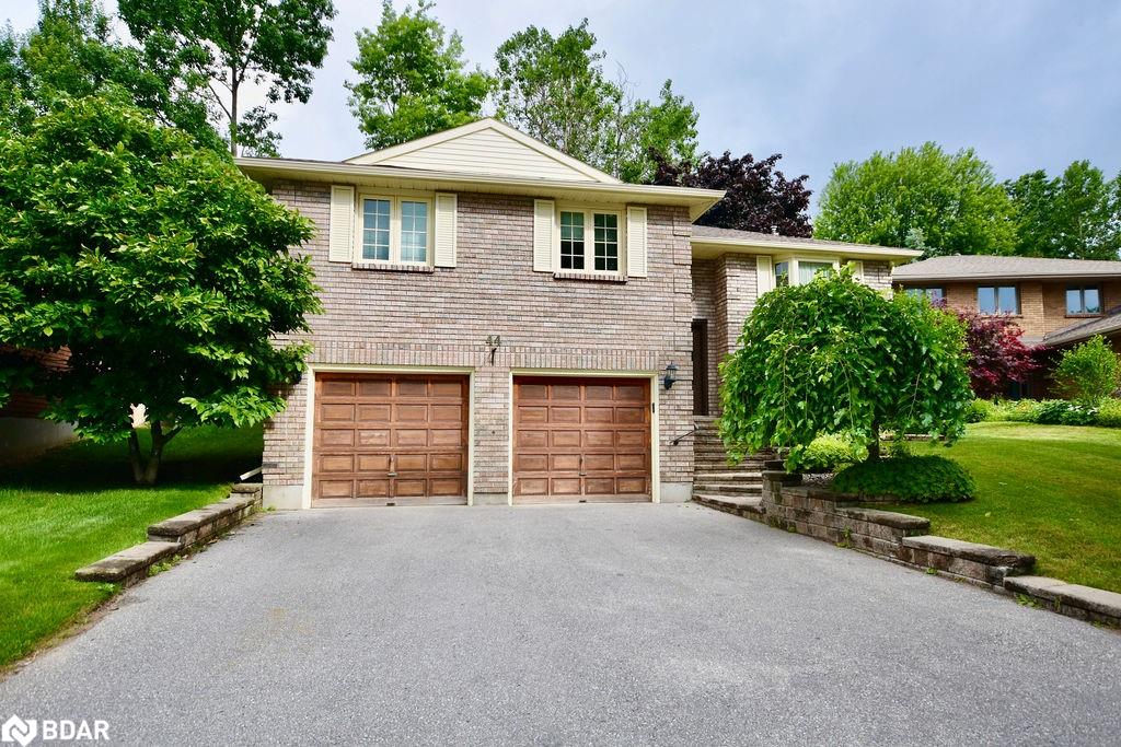 44 Templeton Crescent Property Photo 1