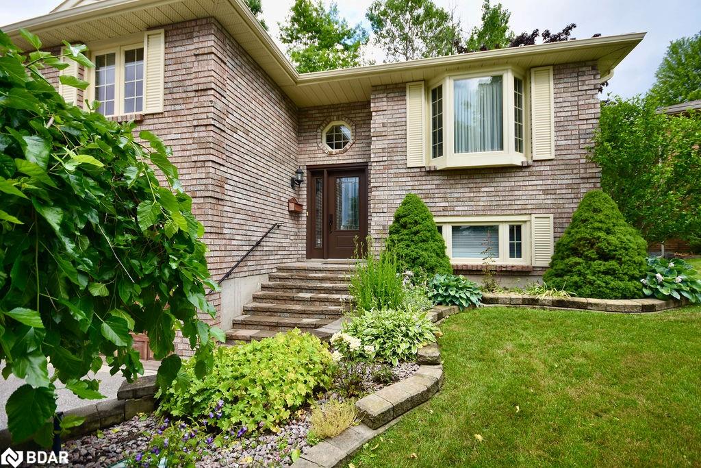 44 Templeton Crescent Property Photo 2