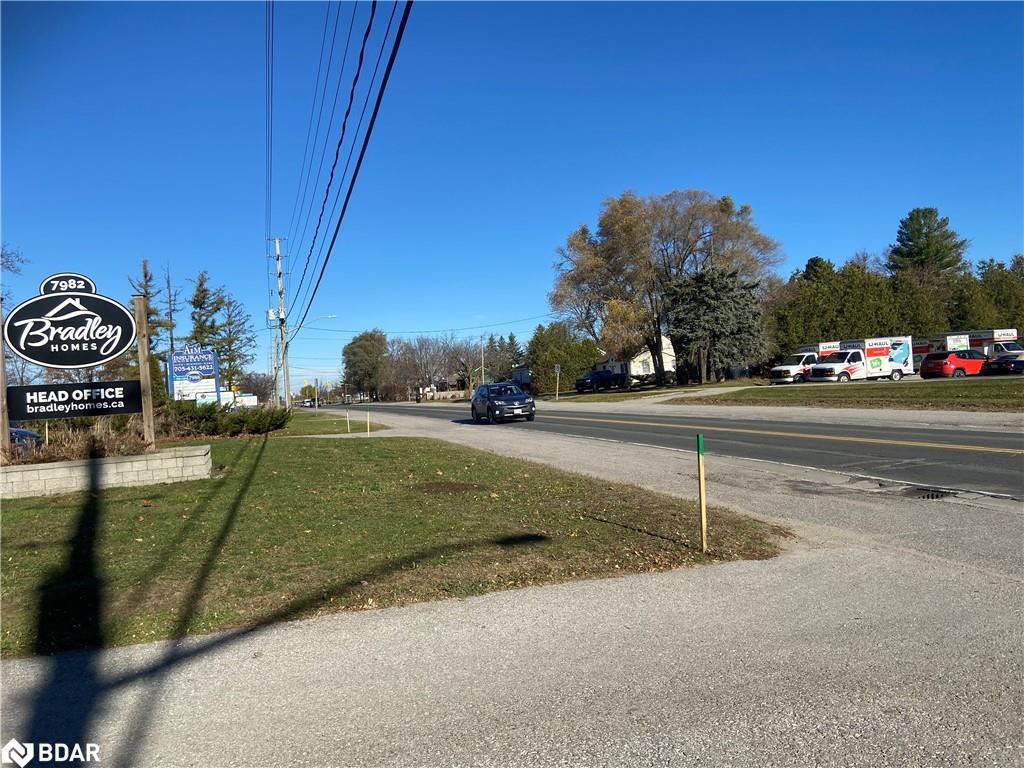 7982 Yonge Street Property Photo 5