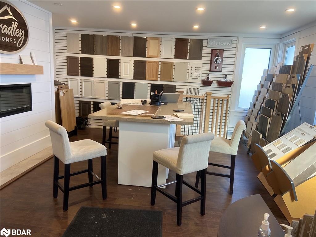 7982 Yonge Street Property Photo 18