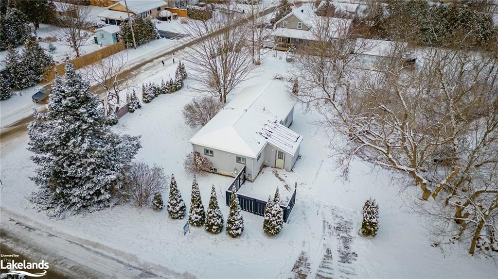 810 John Street N Property Photo 2