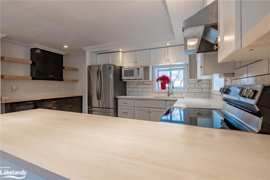 810 John Street N Property Photo 6