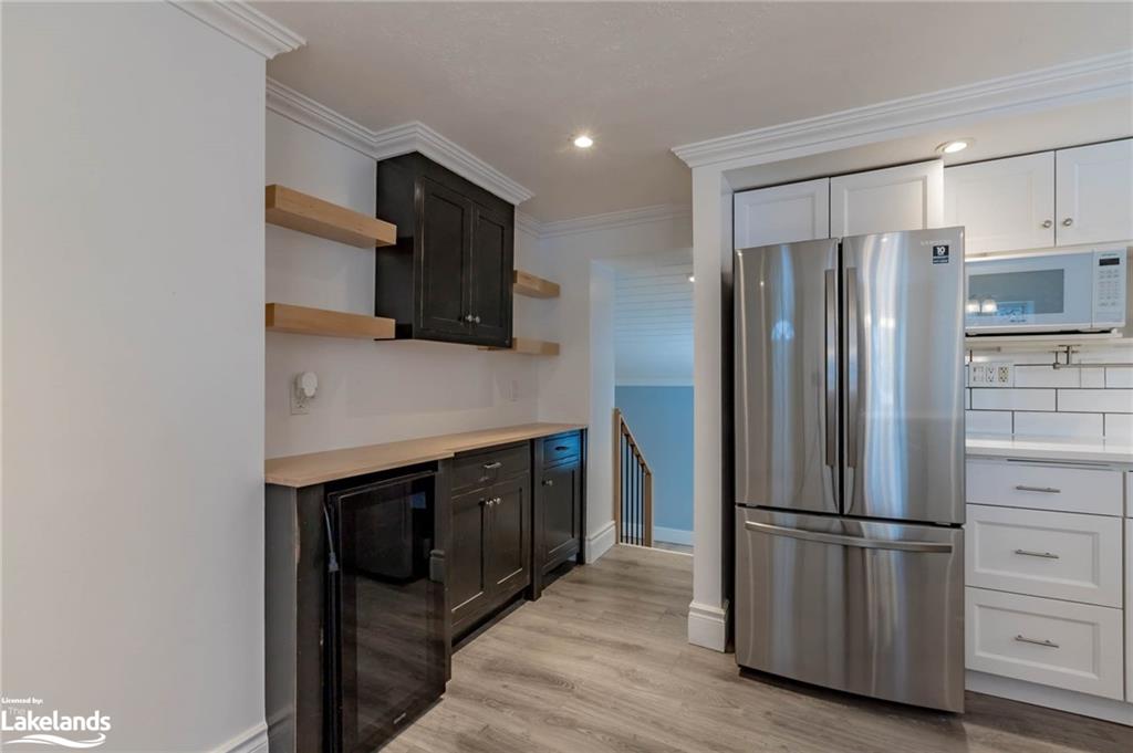 810 John Street N Property Photo 8