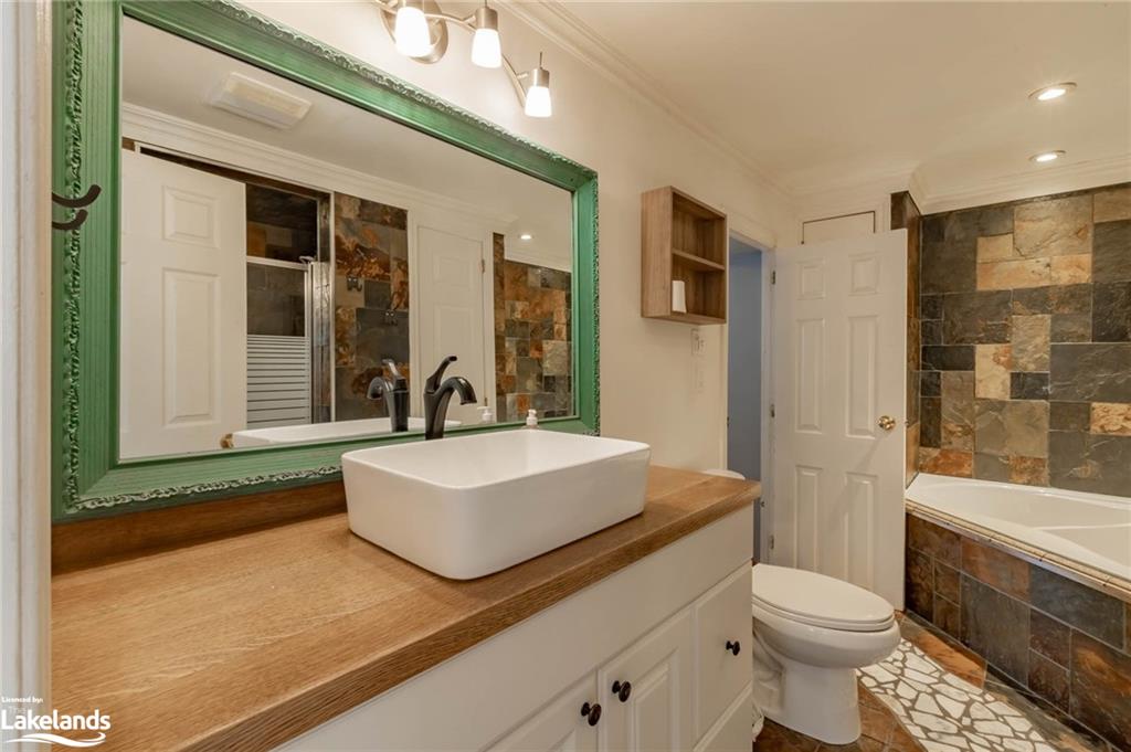 810 John Street N Property Photo 14