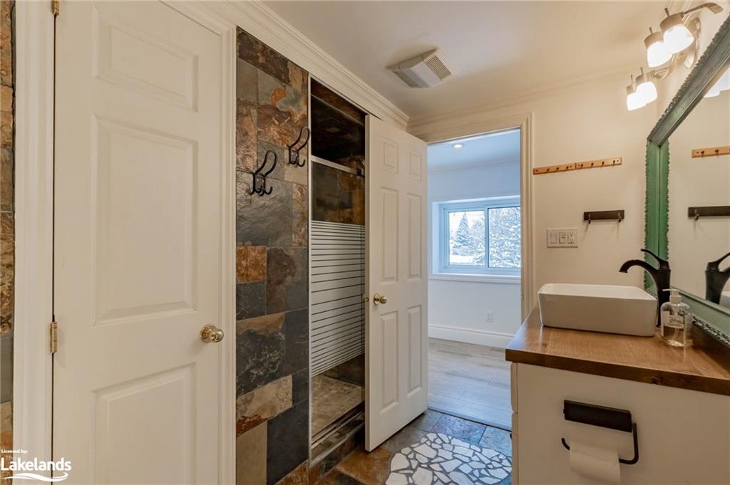 810 John Street N Property Photo 16
