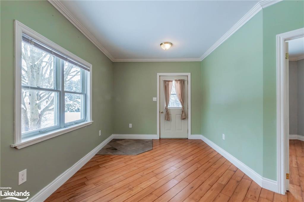 810 John Street N Property Photo 21