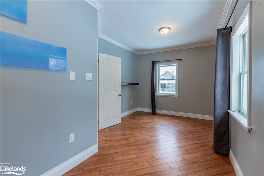 810 John Street N Property Photo 23