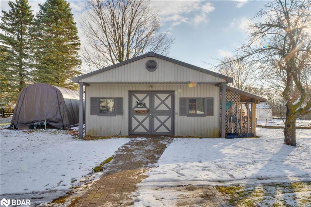 7732 9th Line Property Photo 2
