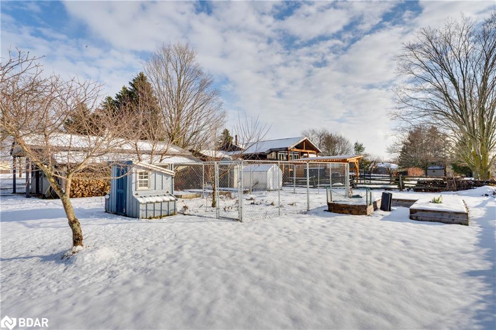 7732 9th Line Property Photo 3