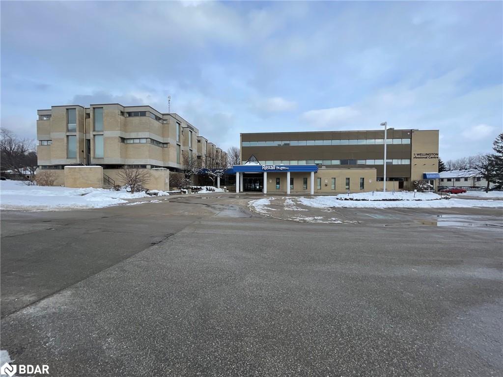200-121 Wellington Street W Property Photo 1