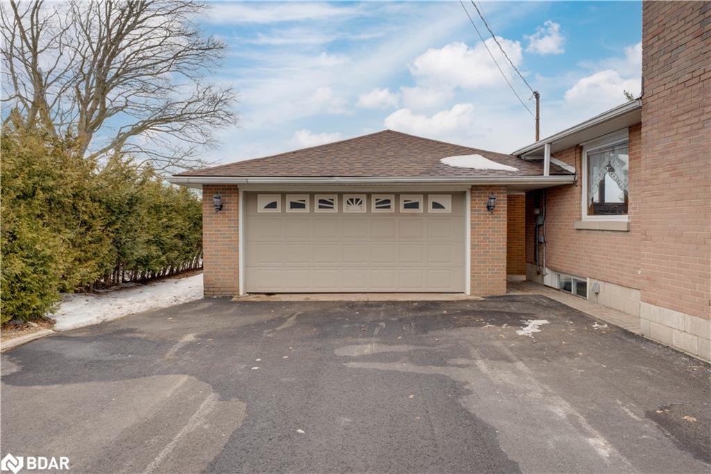 613 Mapleview Drive E Property Photo 2