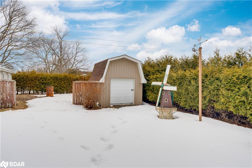 613 Mapleview Drive E Property Photo 4