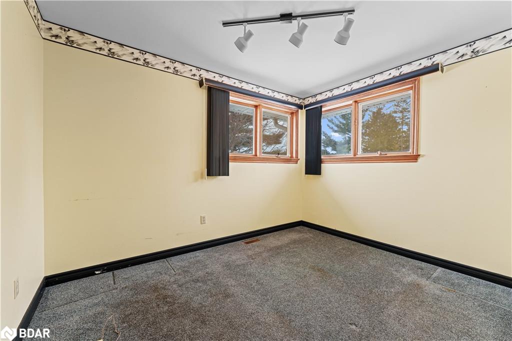 613 Mapleview Drive E Property Photo 16