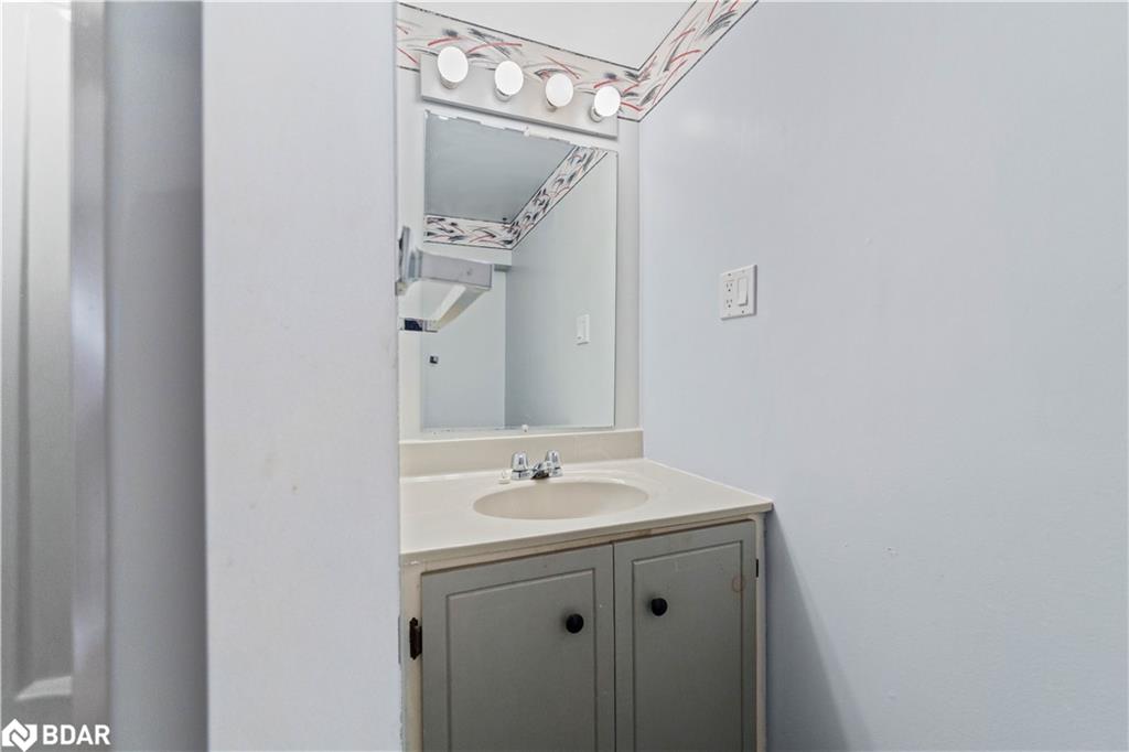613 Mapleview Drive E Property Photo 32