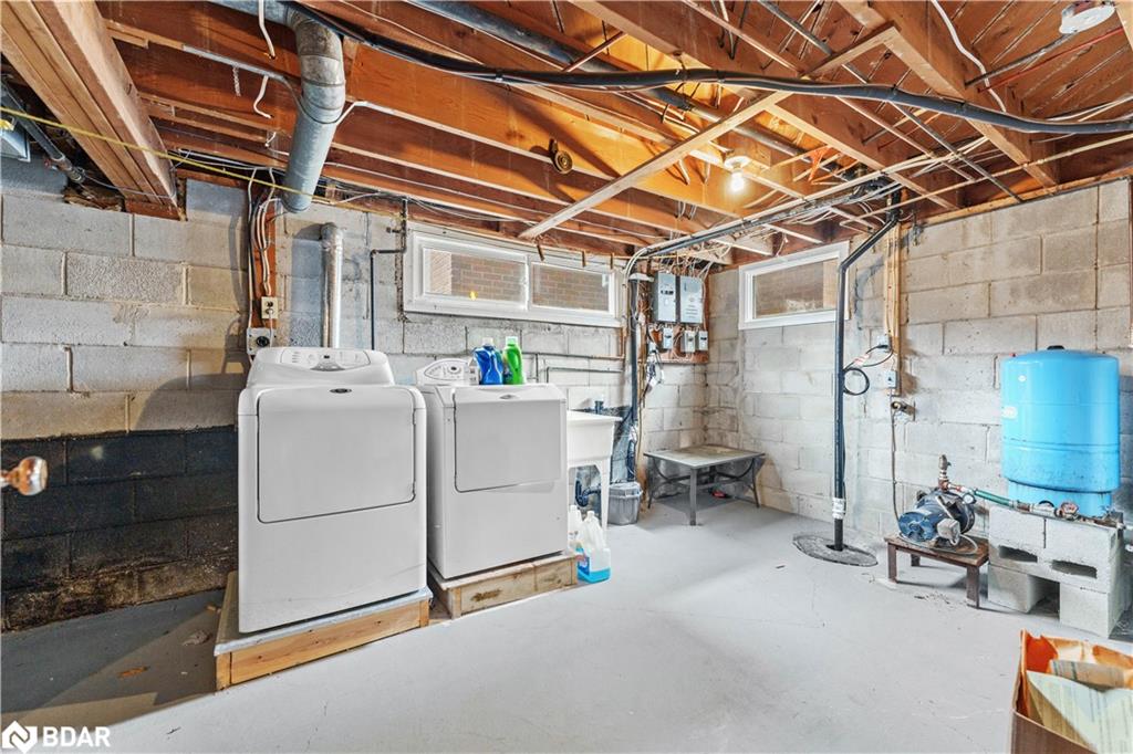 613 Mapleview Drive E Property Photo 33