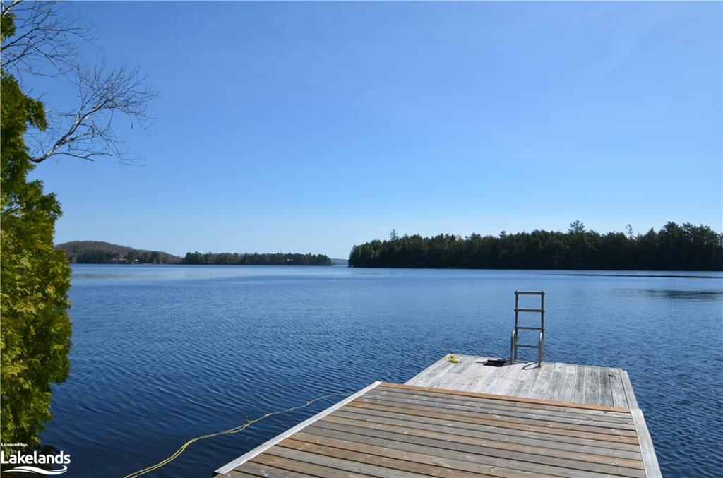 1034 Lisgar Trail N Property Photo 8