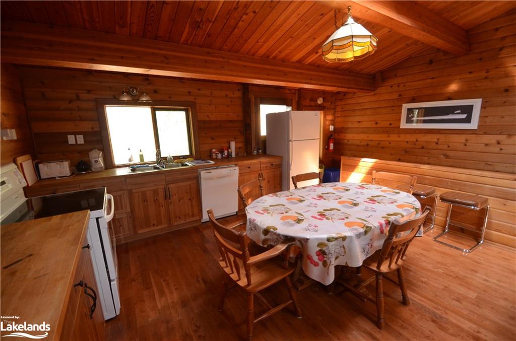 1034 Lisgar Trail N Property Photo 18