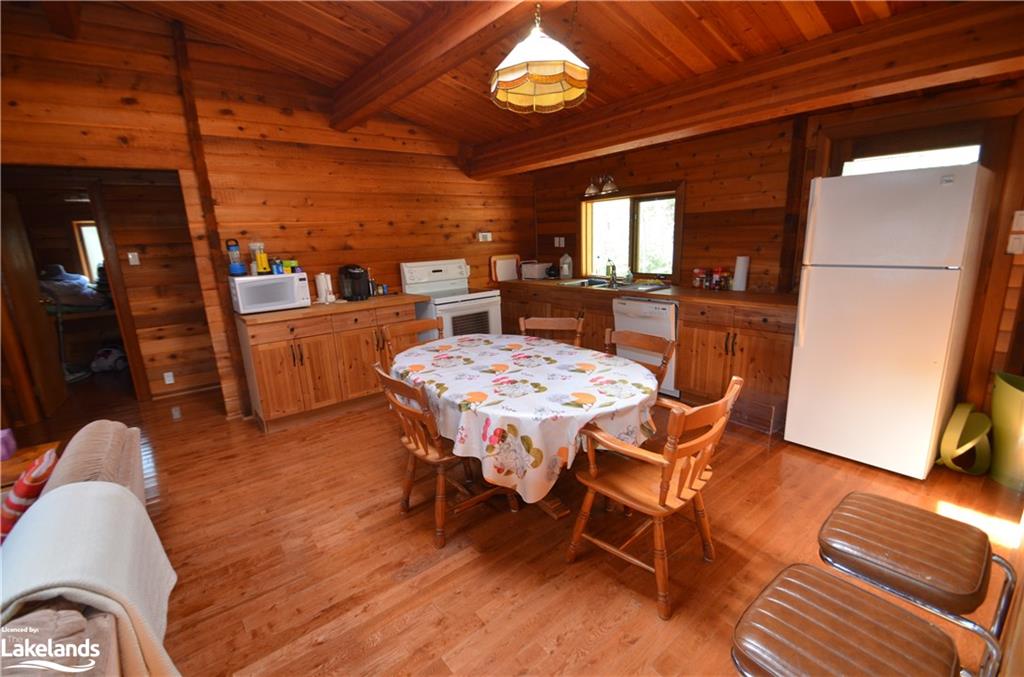1034 Lisgar Trail N Property Photo 19