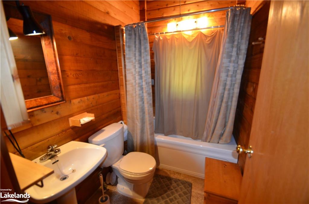 1034 Lisgar Trail N Property Photo 26
