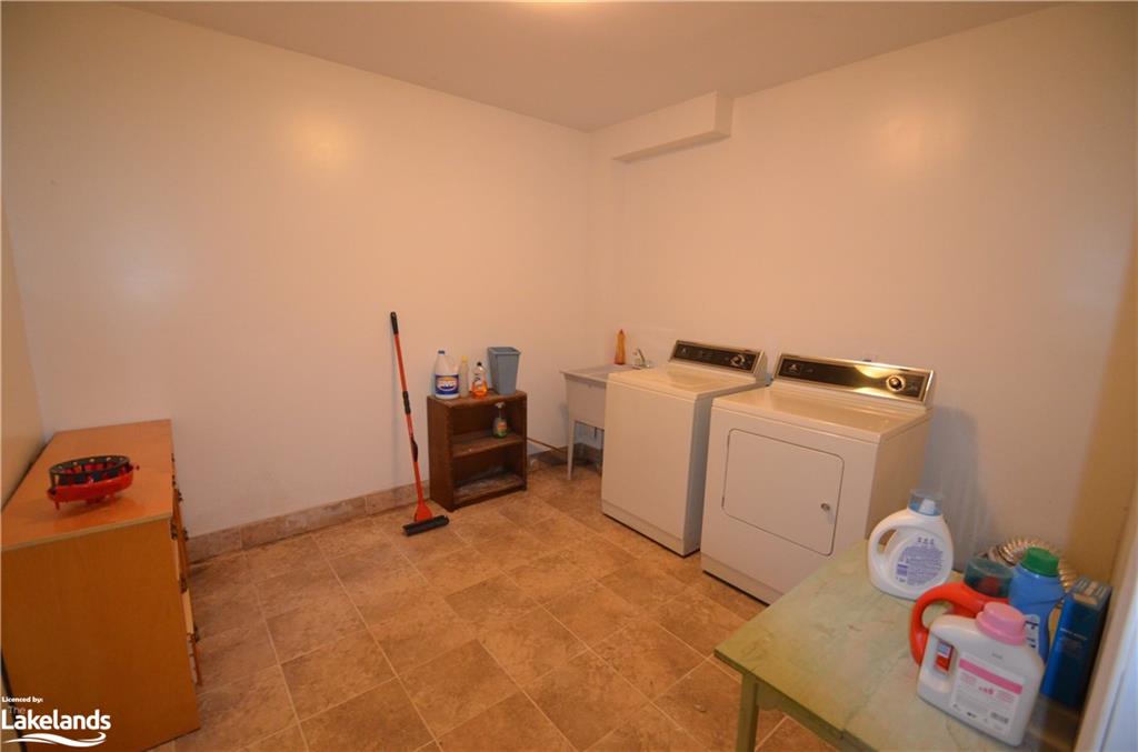 1034 Lisgar Trail N Property Photo 29