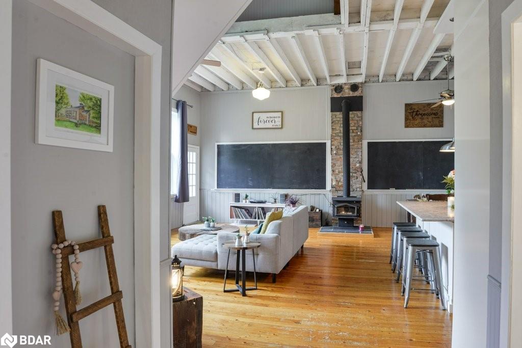 17 Richmond Street E Property Photo 4