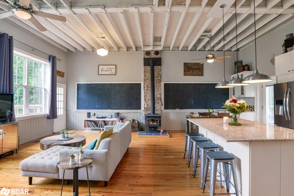 17 Richmond Street E Property Photo 5