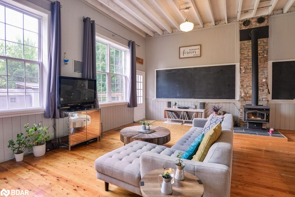 17 Richmond Street E Property Photo 6