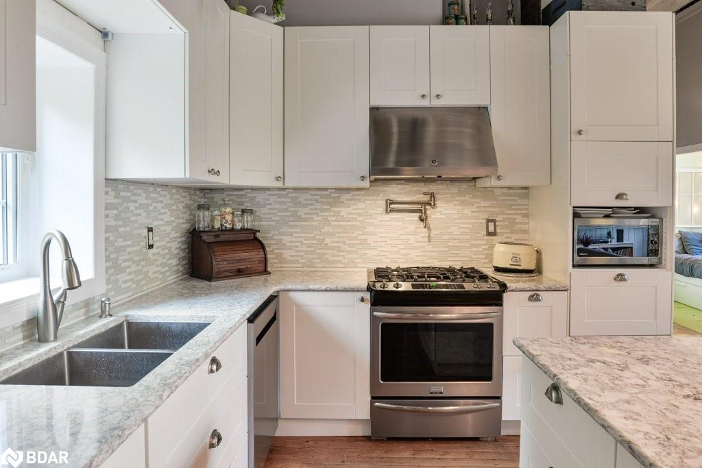 17 Richmond Street E Property Photo 10